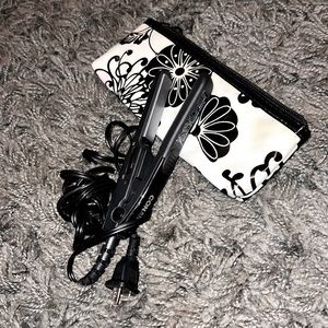 Conair mini travel straightener, black